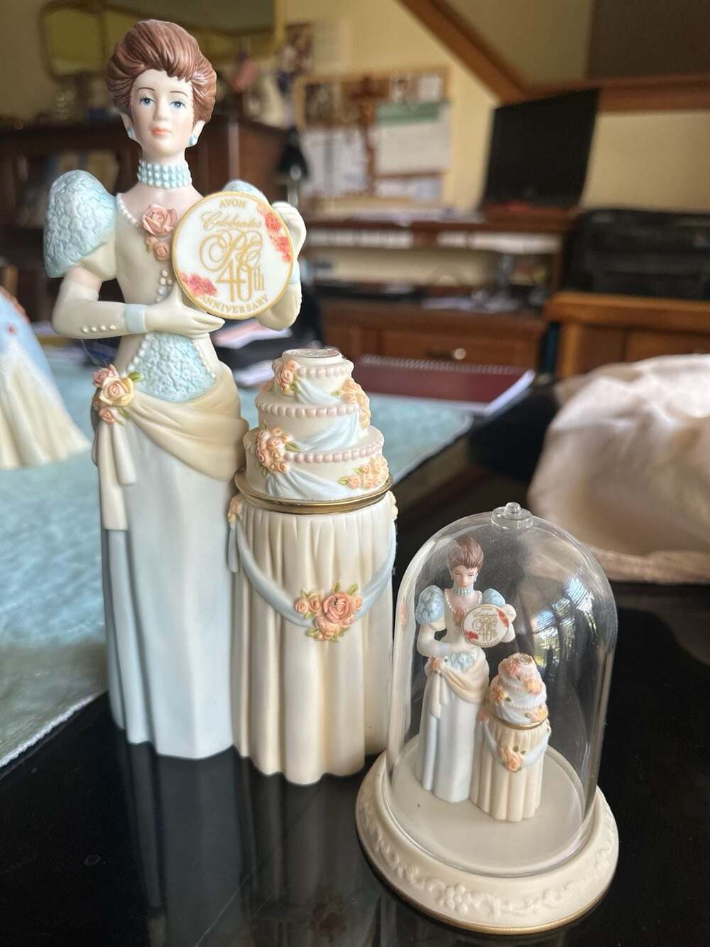 Vintage 2007 Presidents Club Avon Mrs. PFE Albee Porcelain Doll w/ mini